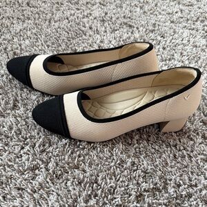 VivaiaTwo-Tone Cream and Black Low Block Heel Julie Pumps